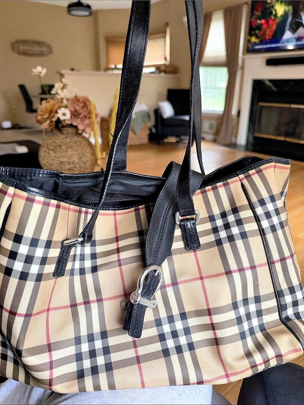 Burberry House Check Buckle Tote Beige & Black